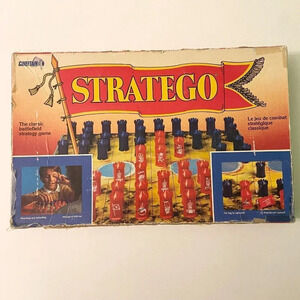 Vintage 1959 Stratego Board Game Chieftain Housemann en Hotte  Damaged Board
